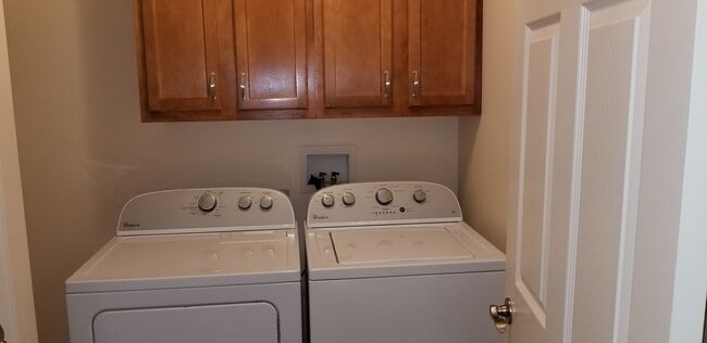 Building Photo - Knightstown Villas