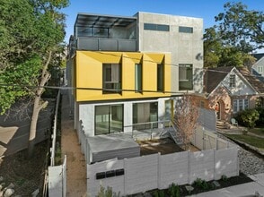 Building Photo - 1915 Robbins Pl