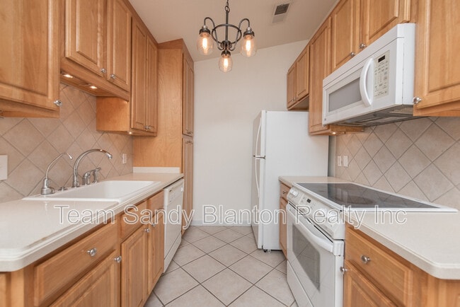 Foto del edificio - 2300 W Michigan Ave