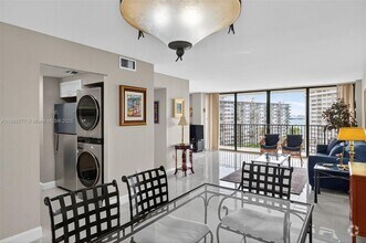 Building Photo - 1450 Brickell Bay Dr