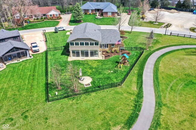 Building Photo - 3037 Golfview Dr