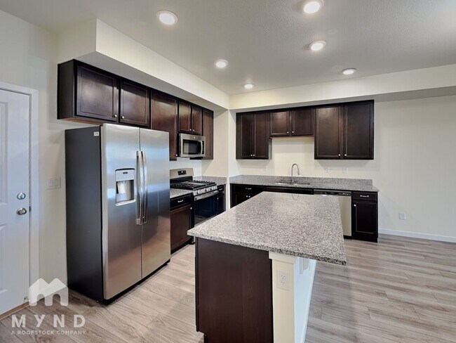 Foto del edificio - 887 E 98th Ave