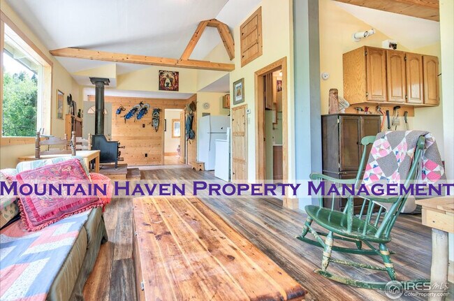 Foto del edificio - 1015 Mountain Meadows Dr