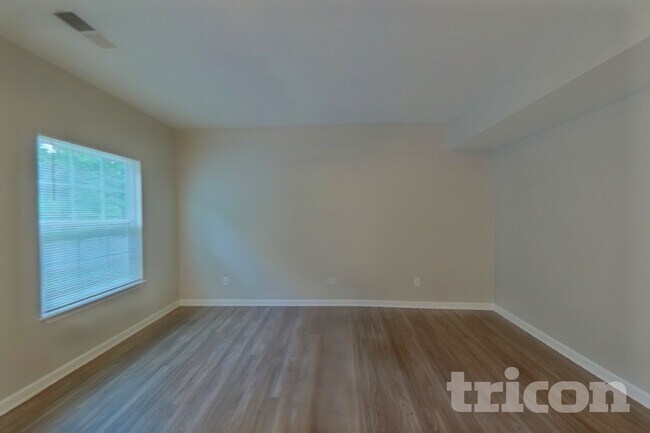 Foto del edificio - 246 Bridgeport Rd