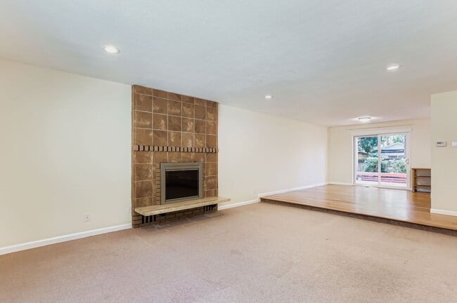 Building Photo - 3bd/2ba Sammamish House