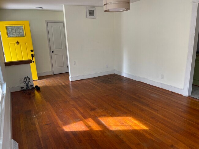 Living room - 4905 Charleston Dr