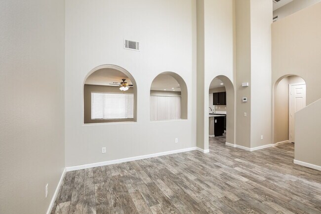 Building Photo - 5325 N Chino Heights St