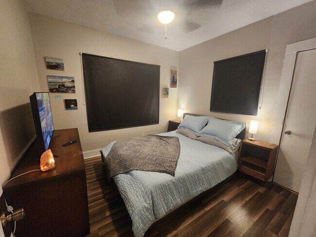 Foto del edificio - 2138 Tilden St