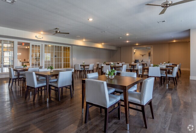 Comedor comunitario - The Nightingale at Goodnight Ranch Senior Apartments - 55+