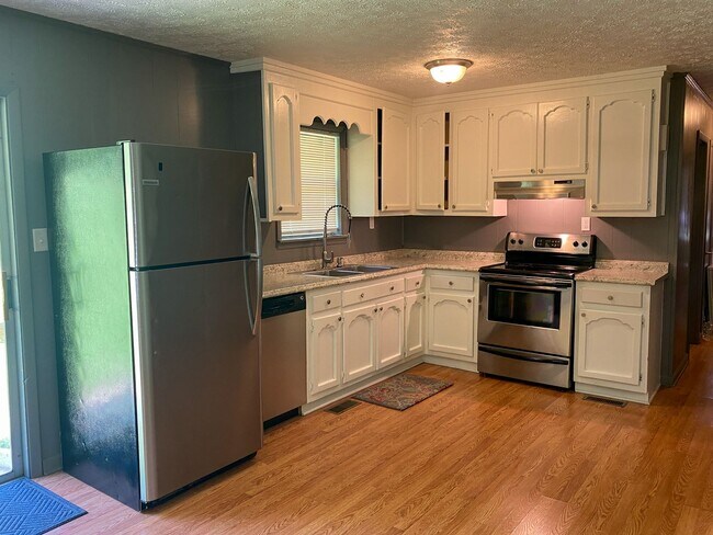 Building Photo - Cute Home in Ragland
