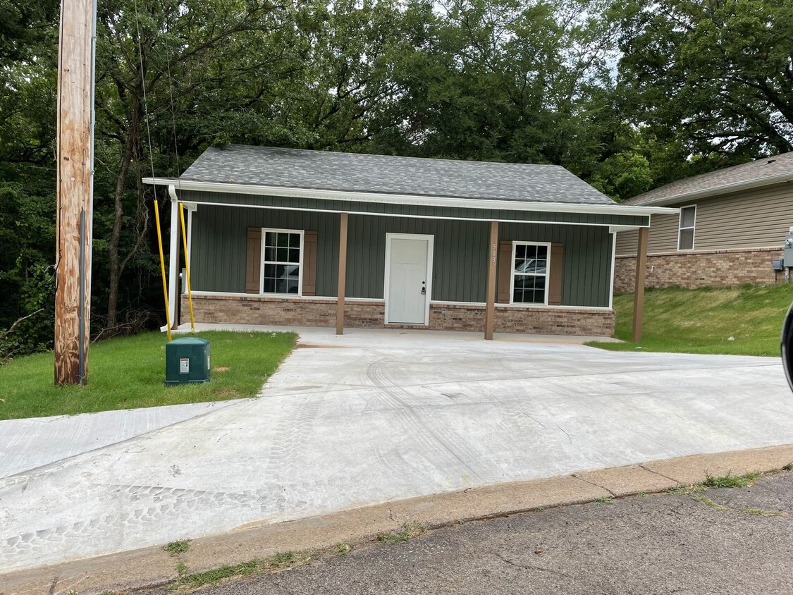 Primary Photo - Two Bed/1.5 Bath Home