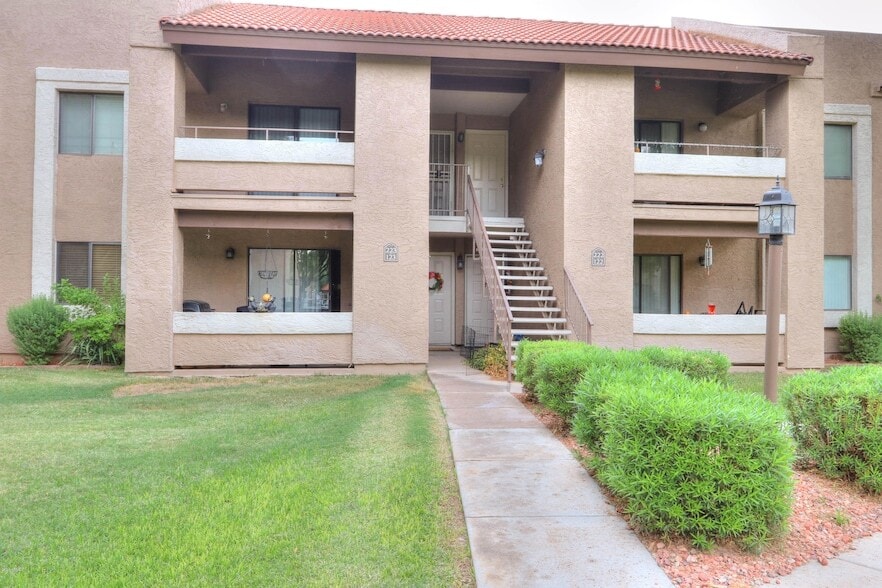 Primary Photo - 2146 W Isabella Ave