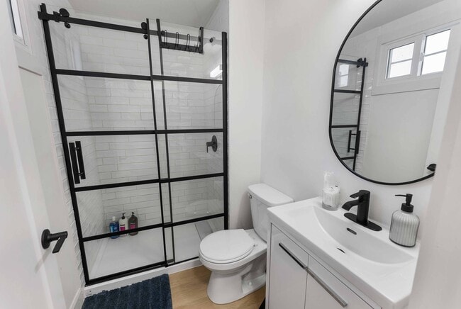 Building Photo - 7701 Lundy's Ln