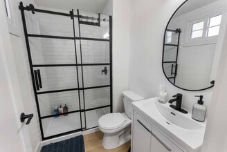 Building Photo - 7701 Lundy's Ln