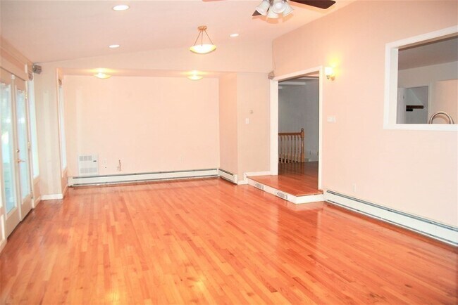 Building Photo - 36 Chestnut Ave