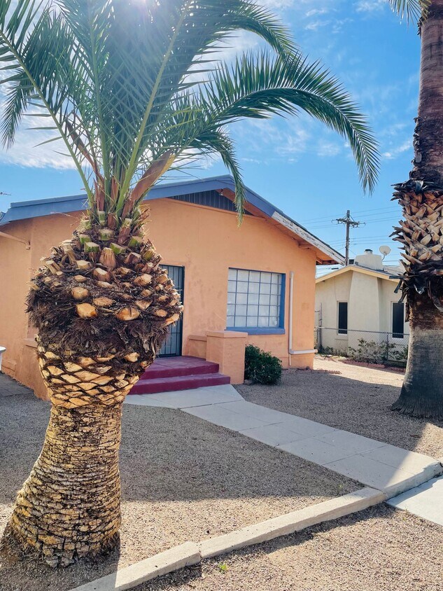 Foto principal - Fully Remodeled Charming Historic 2 Bed 1 ...
