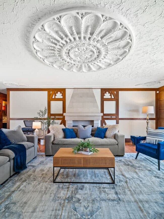 Building Photo - 1811 Breezewood Dr