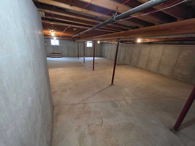 Building Photo - 1125 Latigo Dr