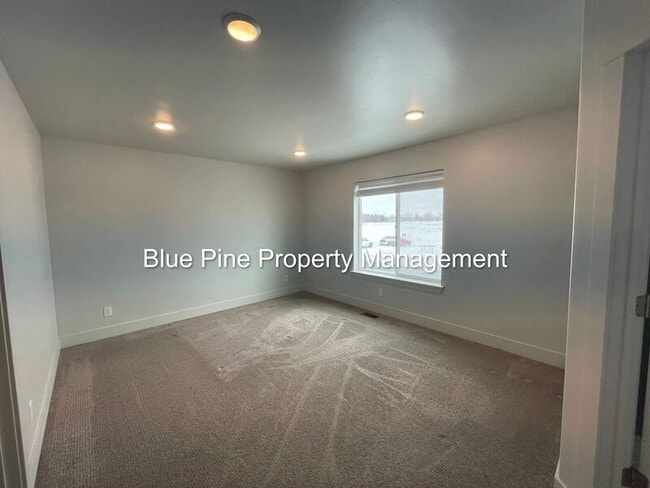 Building Photo - 651 S 2400 W