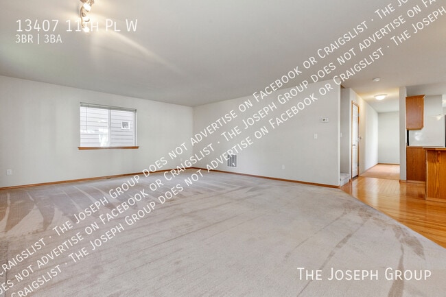 Building Photo - 13407 11th Pl W