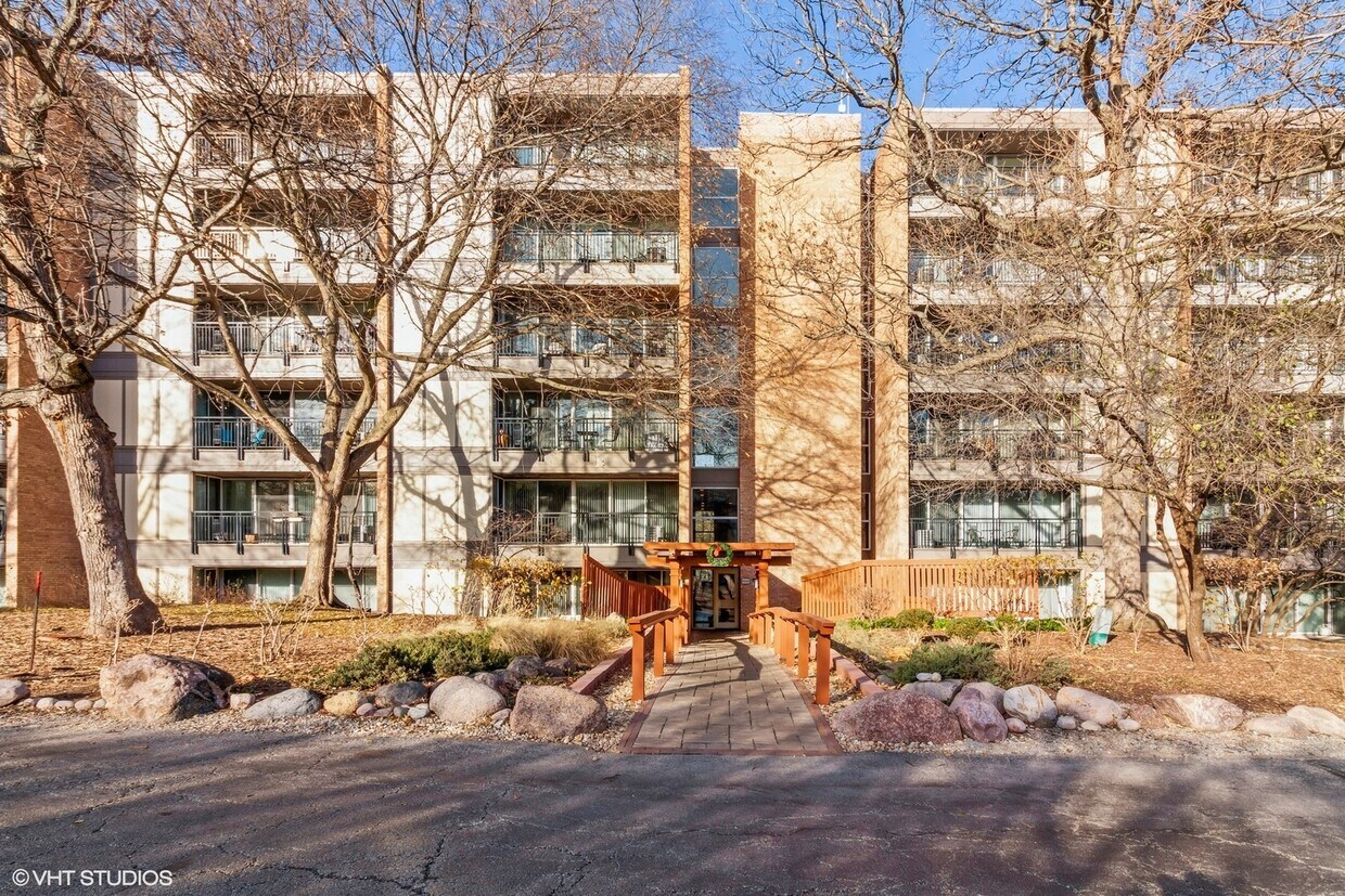 6000 Oakwood Dr Unit 6E, Lisle, IL 60532 Condo for Rent in Lisle, IL