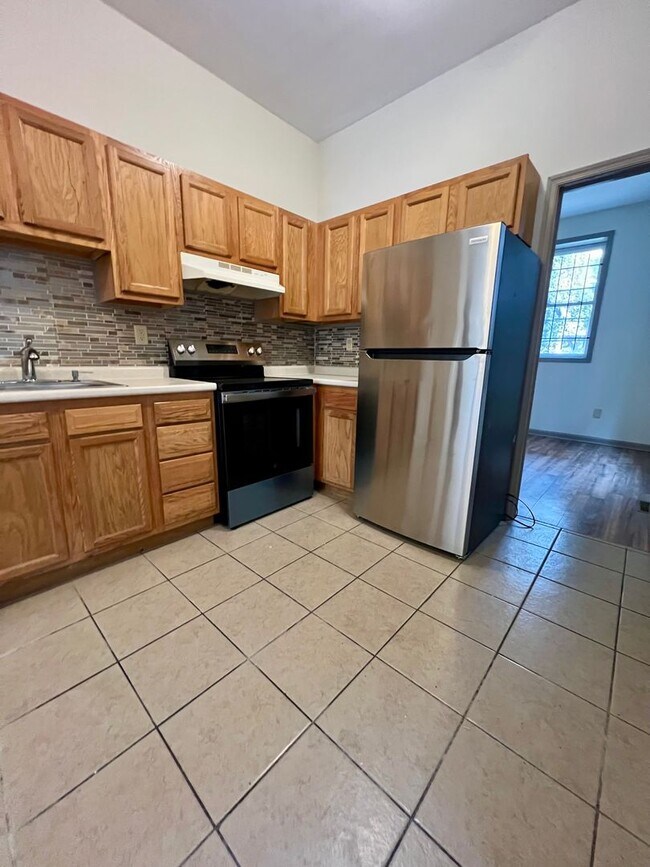 Foto del edificio - Spacious 4-Bedroom Townhome Near Temple! Available NOW!