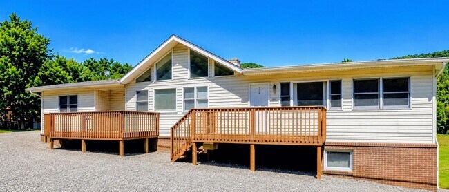Foto del edificio - 953 Jonathan Creek Rd