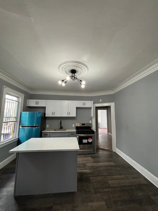 Building Photo - 286 Schley St