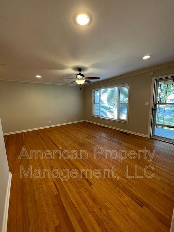 Foto del edificio - 2644 S Winston Ave