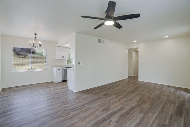 Foto del edificio - 2 bedroom, 2 bath condo near the airport