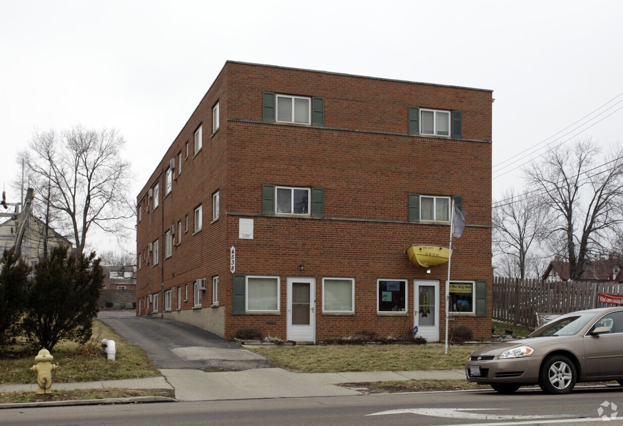 Foto principal - 4538 W 8th St