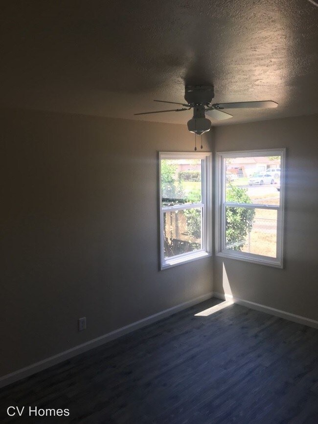 Building Photo - 2 br, 1 bath House - 2549 S Lotus Ave