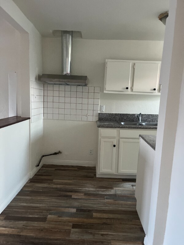 Foto del edificio - 1724 1/2-1724 1/2 W 45th St