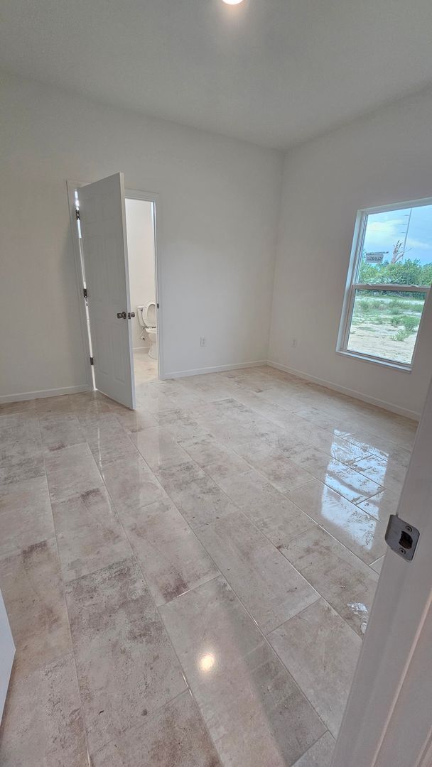 Foto del edificio - BRAND NEW TWO BEDROOM, TWO BATH-SW LEHIGH ...