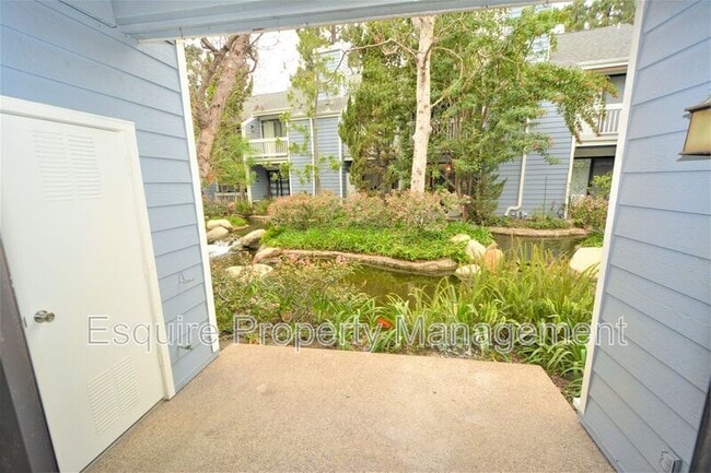 Building Photo - 703 Arneill Rd