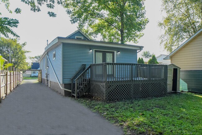Building Photo - 7404 Harrison Ave
