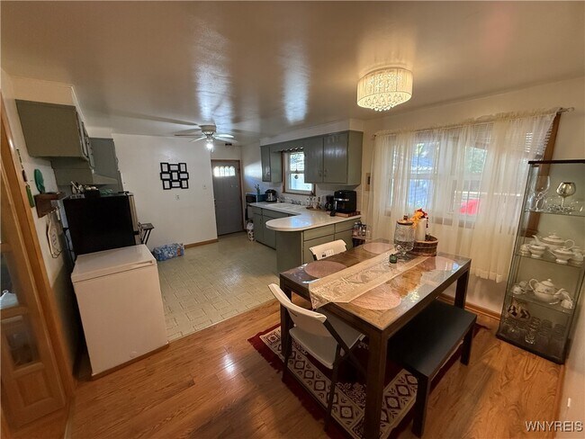 Foto del edificio - 97 Mitchell Dr