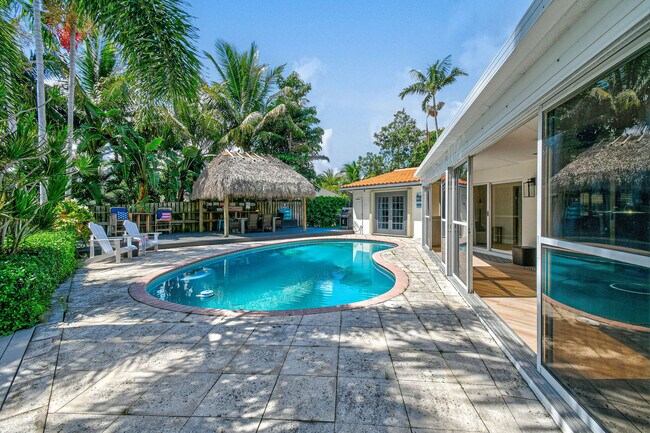 Foto del edificio - 8110 W Lake Dr