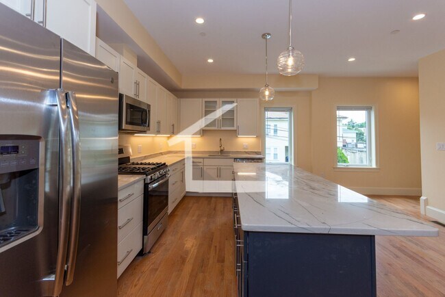 Foto del edificio - 10/1 No Fee! Huge luxury 4BR/3.5BA townhou...
