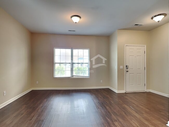 Foto del edificio - 504 Greywood Ln