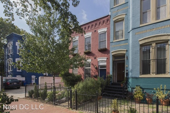 Building Photo - 417 R St NW