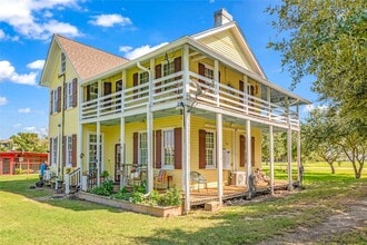 Building Photo - 813 Nelson Ave