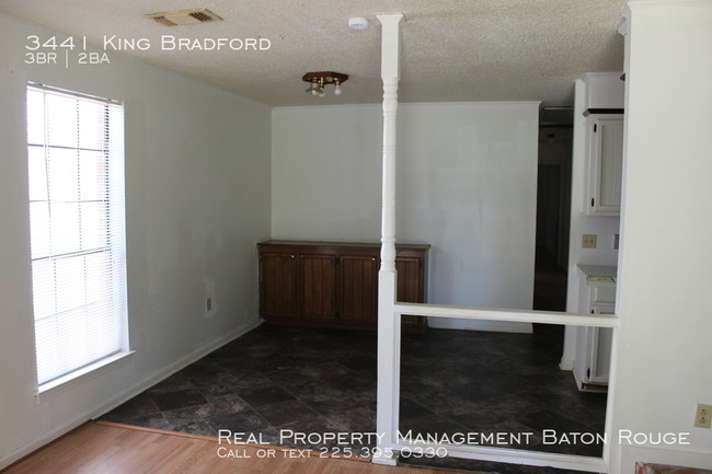 Building Photo - Duplex off of O'Neal