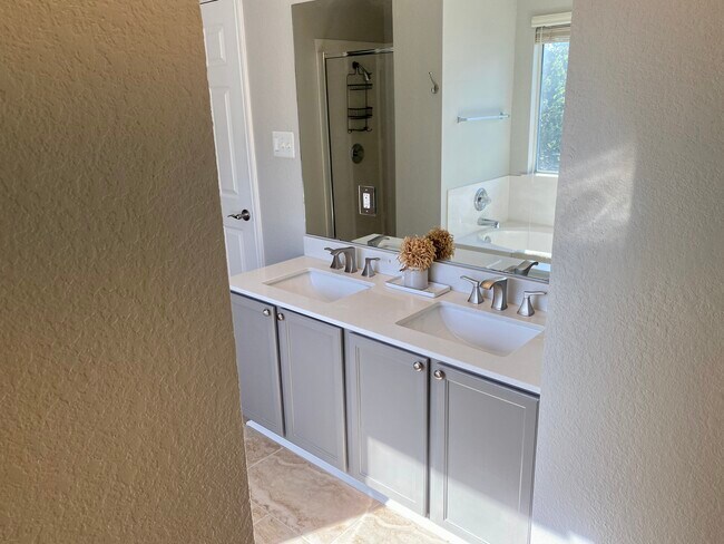 Baño principal - 615 Big Spring Dr