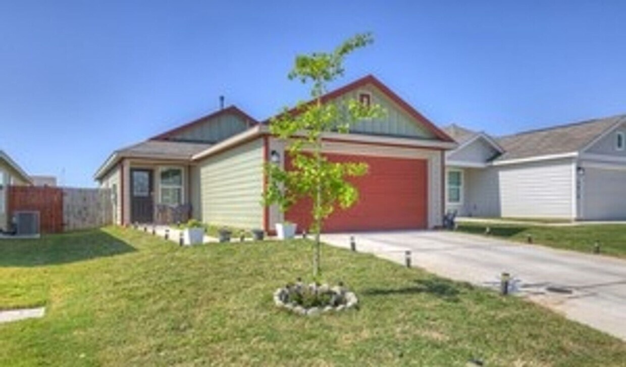 Primary Photo - Charming 2BR House in Seguin