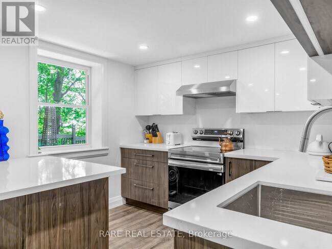 Building Photo - 2 Leander Ct