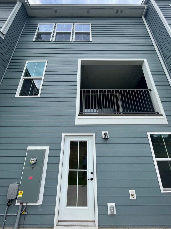 Foto del edificio - 640 Crudent Rd