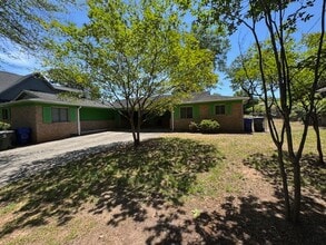 Building Photo - 411 Croft St