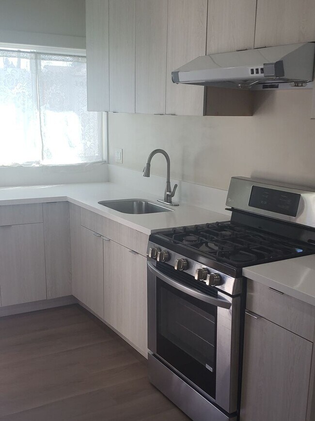 Building Photo - 1090 Casa Hermosa Dr