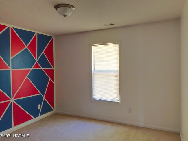 Building Photo - 129 Sweet Briar Ct